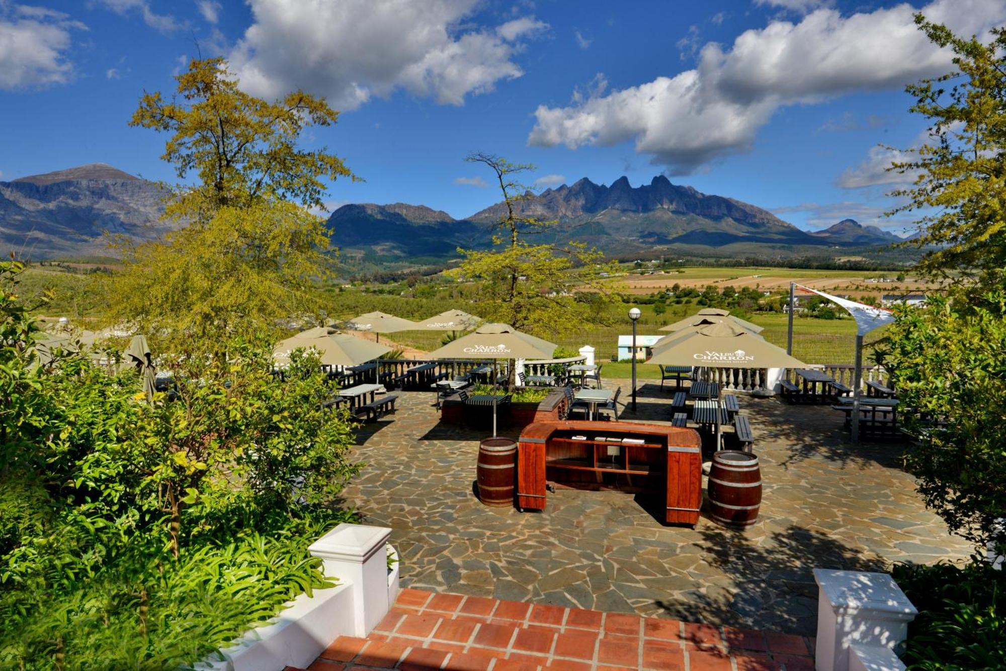 The Coach House At Val Du Charron Hotel Wellington Bagian luar foto