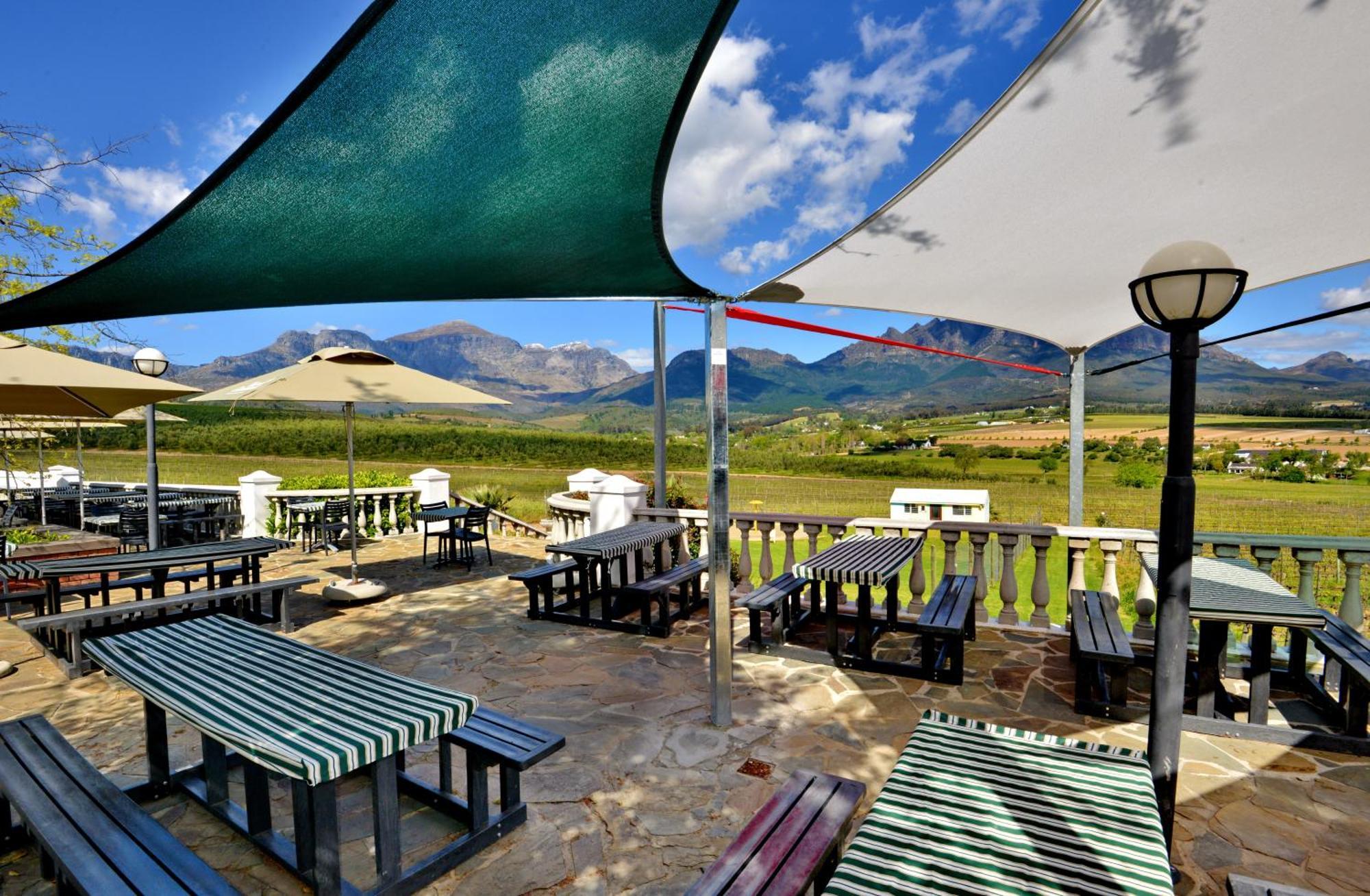 The Coach House At Val Du Charron Hotel Wellington Bagian luar foto