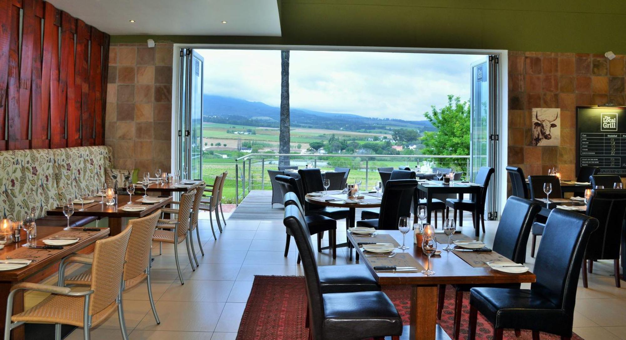 The Coach House At Val Du Charron Hotel Wellington Bagian luar foto