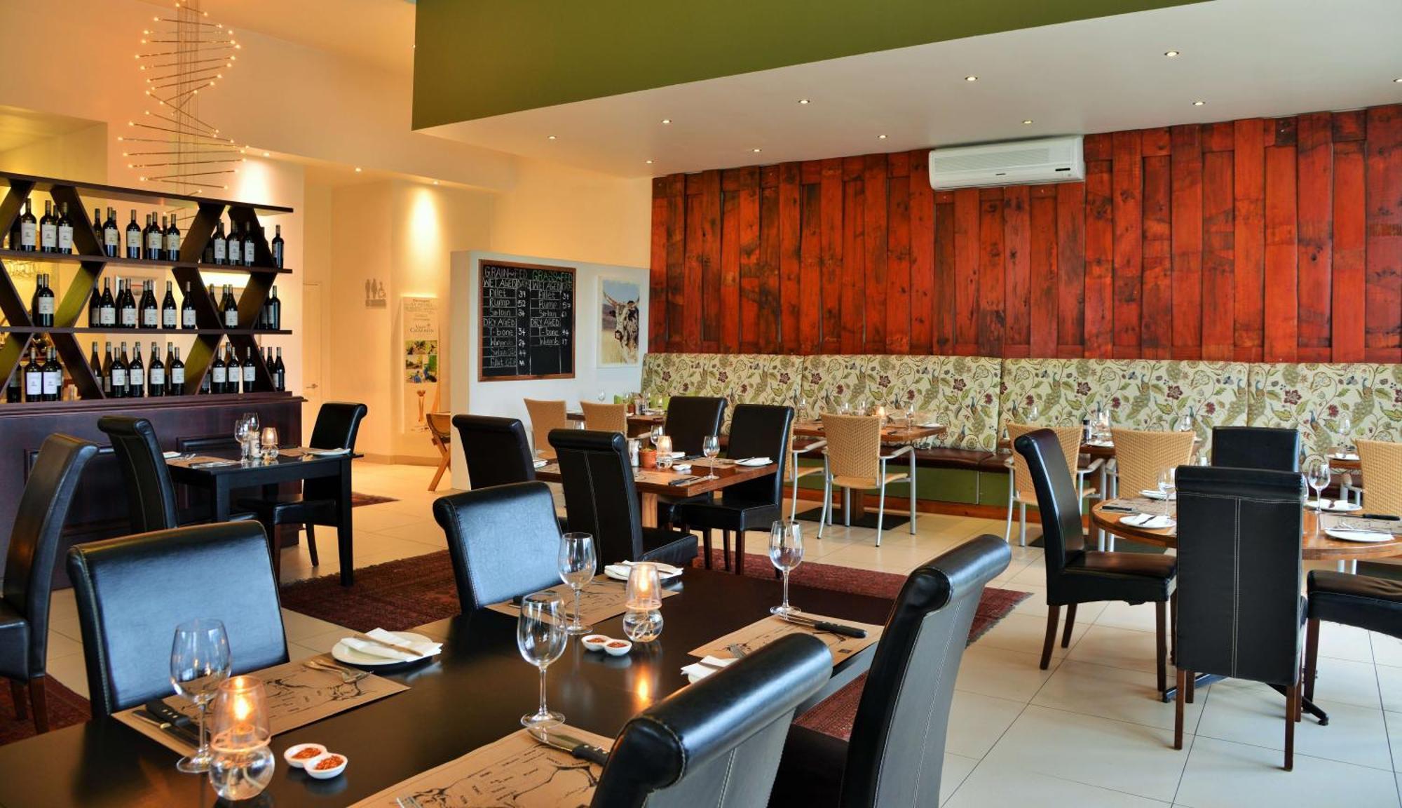 The Coach House At Val Du Charron Hotel Wellington Bagian luar foto
