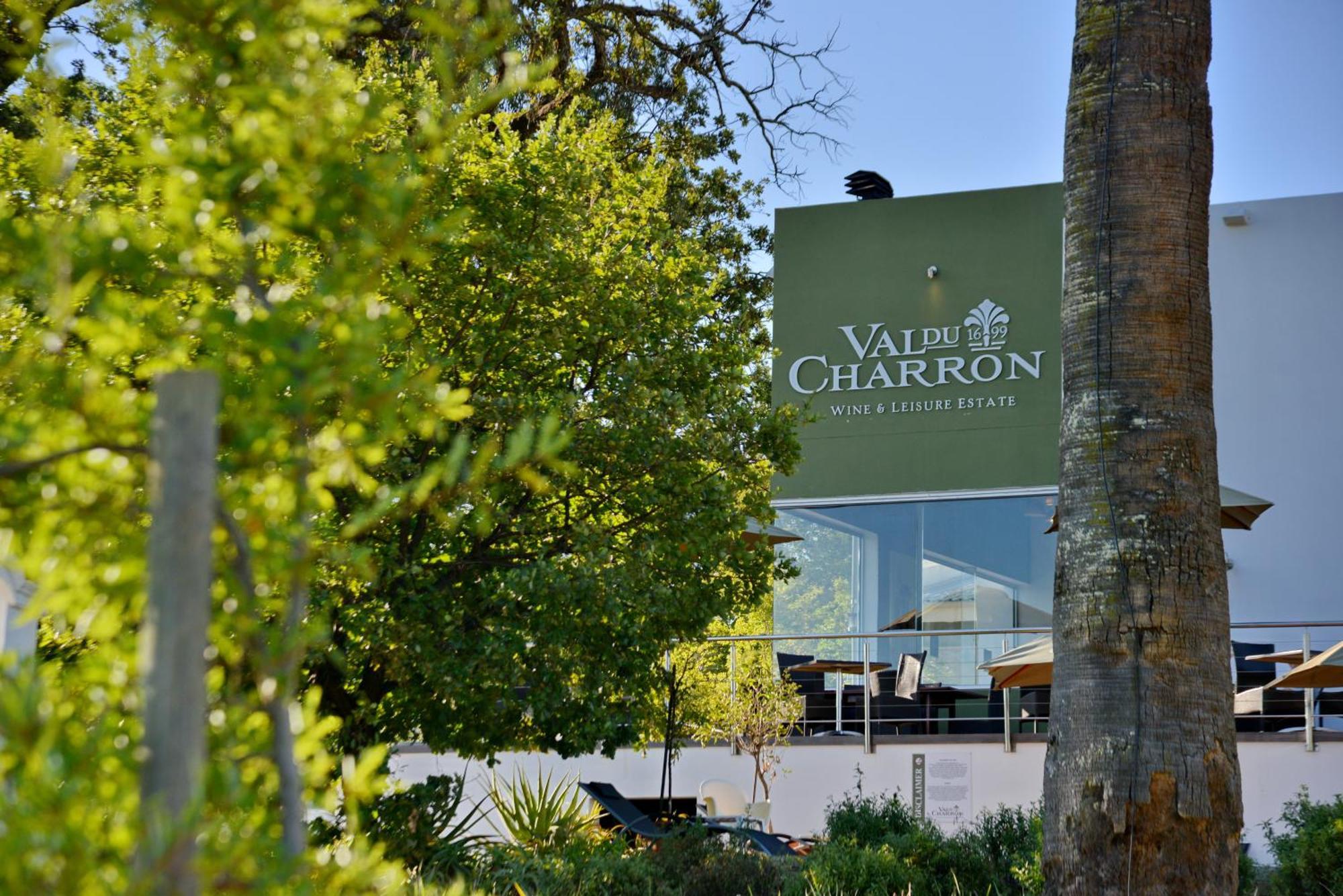 The Coach House At Val Du Charron Hotel Wellington Bagian luar foto