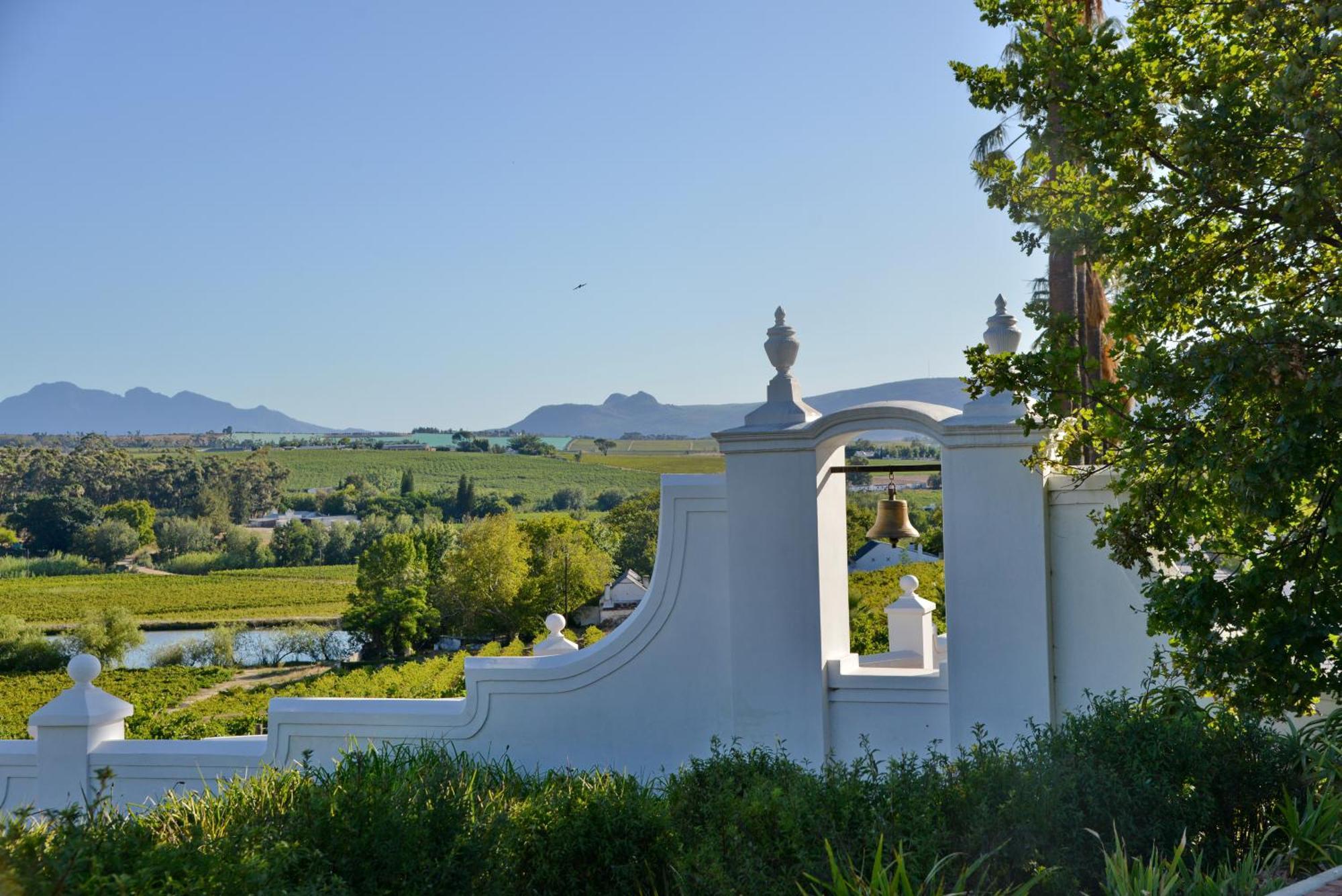 The Coach House At Val Du Charron Hotel Wellington Bagian luar foto