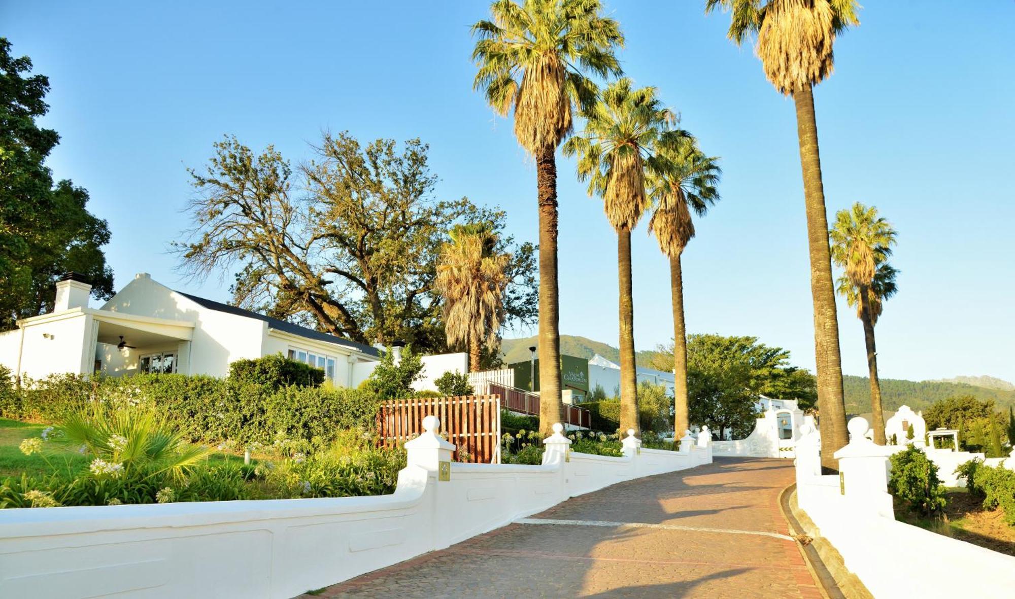 The Coach House At Val Du Charron Hotel Wellington Bagian luar foto