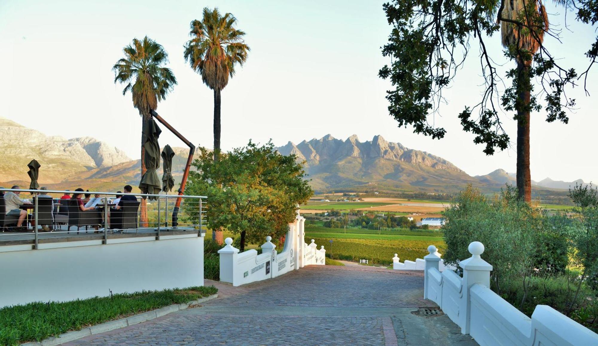 The Coach House At Val Du Charron Hotel Wellington Bagian luar foto