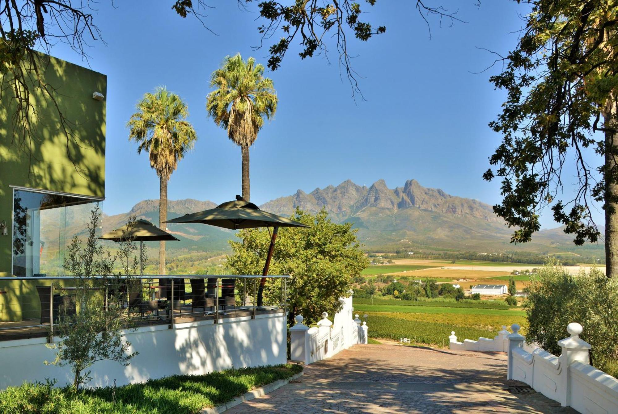 The Coach House At Val Du Charron Hotel Wellington Bagian luar foto
