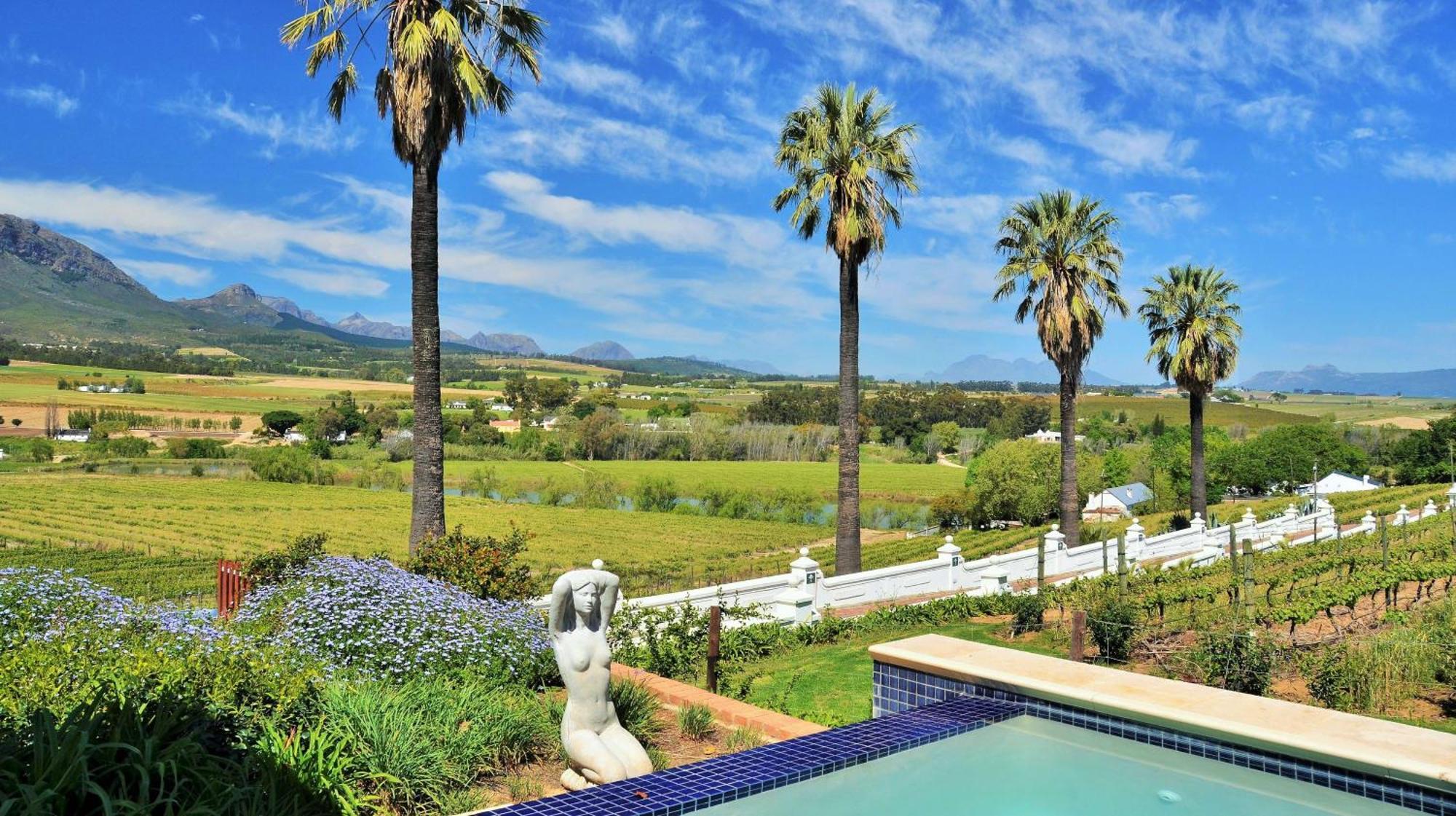 The Coach House At Val Du Charron Hotel Wellington Bagian luar foto