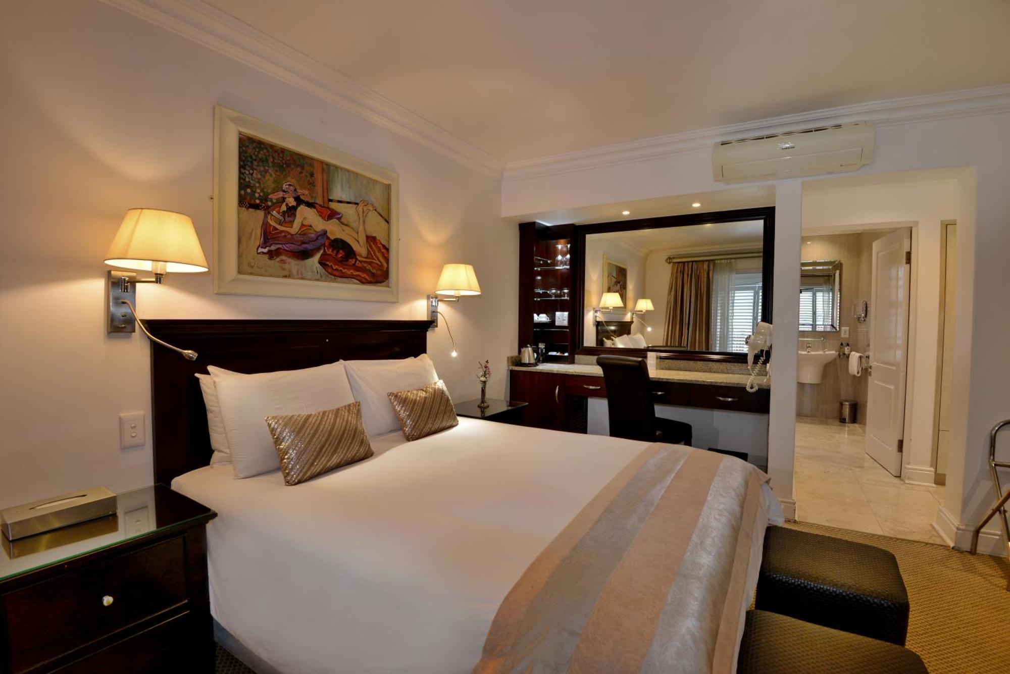 The Coach House At Val Du Charron Hotel Wellington Bagian luar foto