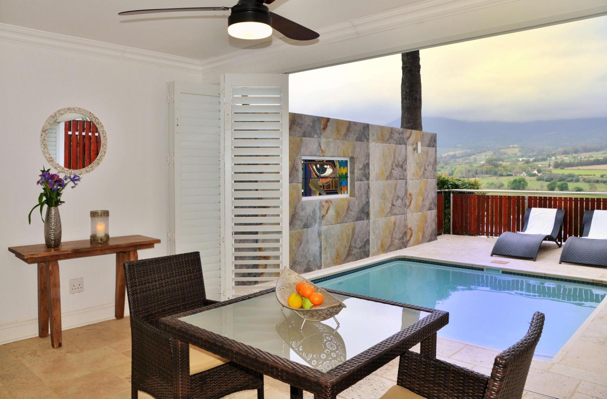 The Coach House At Val Du Charron Hotel Wellington Bagian luar foto