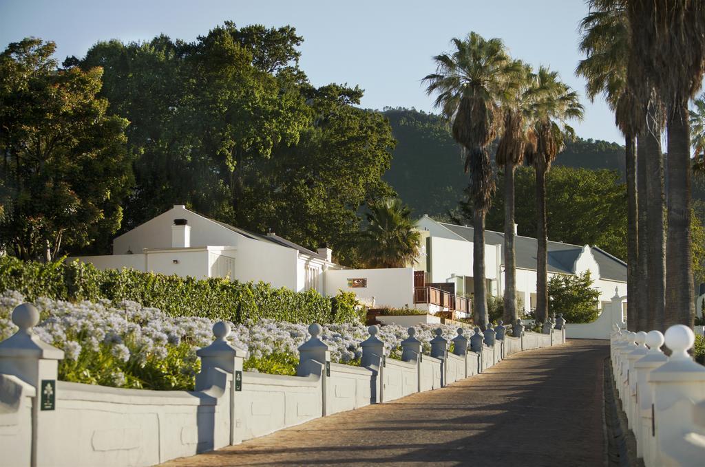 The Coach House At Val Du Charron Hotel Wellington Bagian luar foto