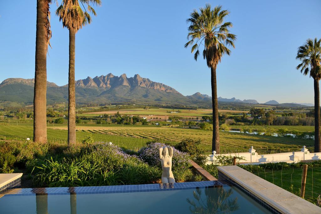 The Coach House At Val Du Charron Hotel Wellington Bagian luar foto