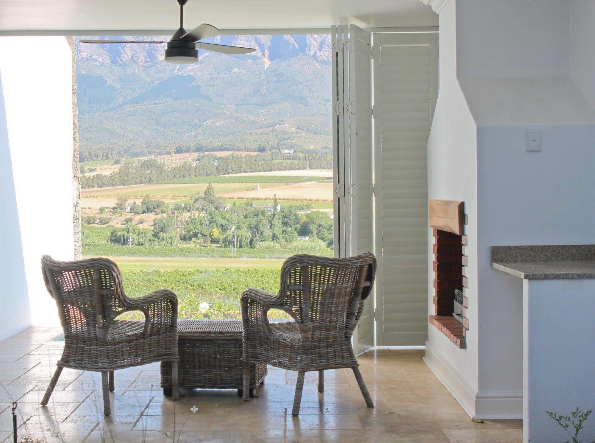The Coach House At Val Du Charron Hotel Wellington Bagian luar foto