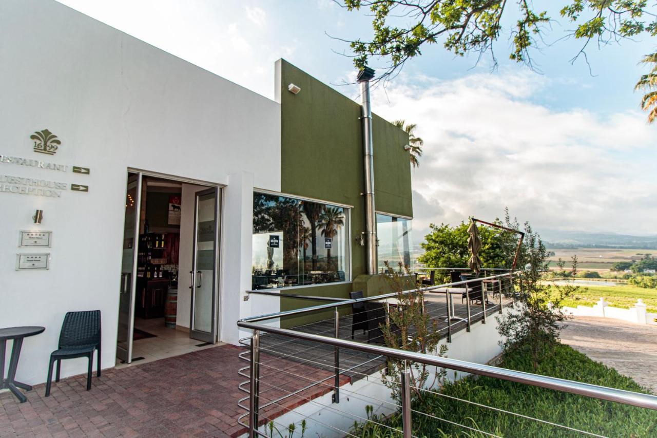 The Coach House At Val Du Charron Hotel Wellington Bagian luar foto